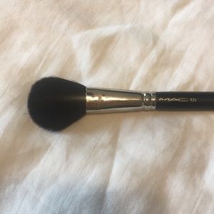 Mac 129 brush